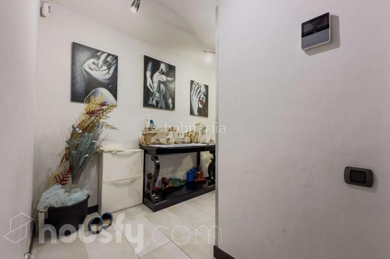 Foto d2caf997-8b91-4939-8b8d-45fb71eab906. Pis a carrer de peris i mencheta . a La Font d´en Fargues Barcelona