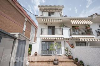 Casa adossada a Carrer del vendrell .