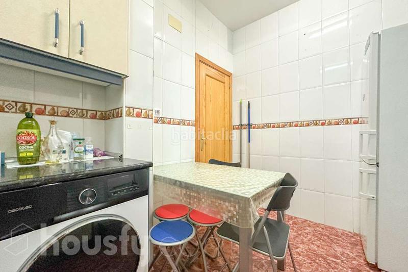 Foto 105ca653-c1a6-45b0-86f1-102a715a5529. Piso en calle de tetuán . en Sol Madrid