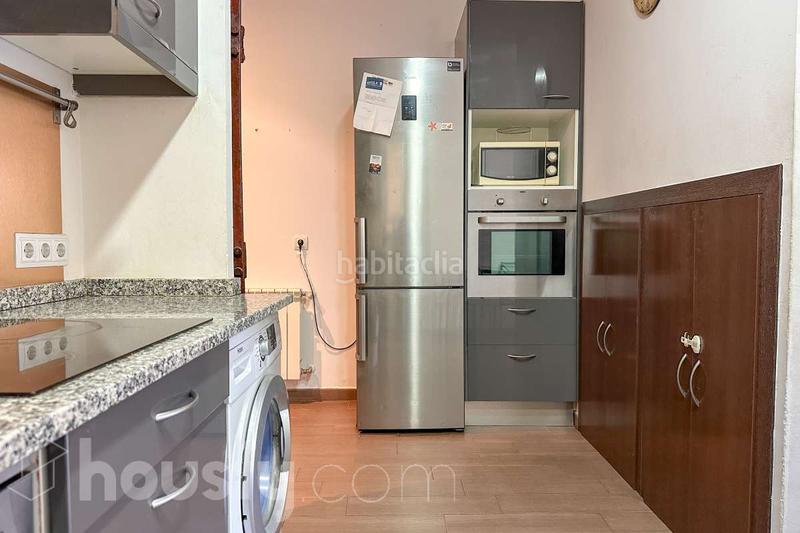 Foto 0c748670-d0cc-450b-842b-961304a23b34. Piso en calle del general lacy . en Palos de Moguer Madrid