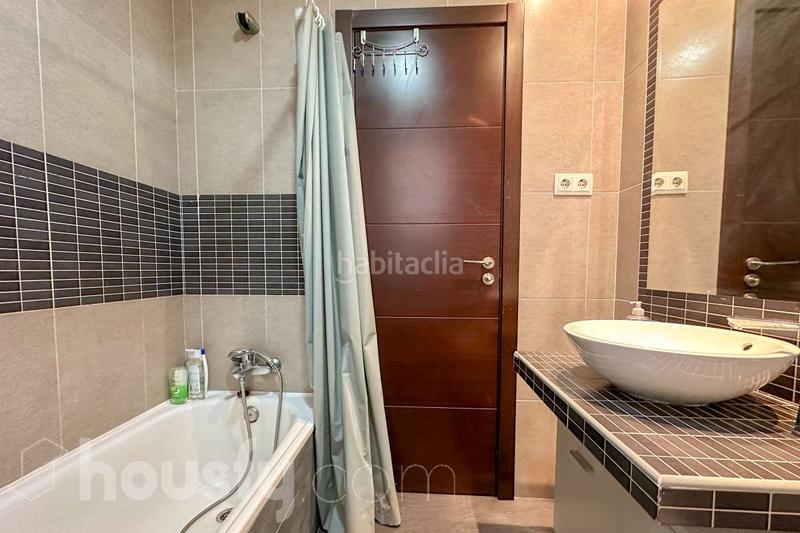 Foto 373e1e61-86d9-42eb-850f-8d729bcb2dfb. Piso en calle del general lacy . en Palos de Moguer Madrid