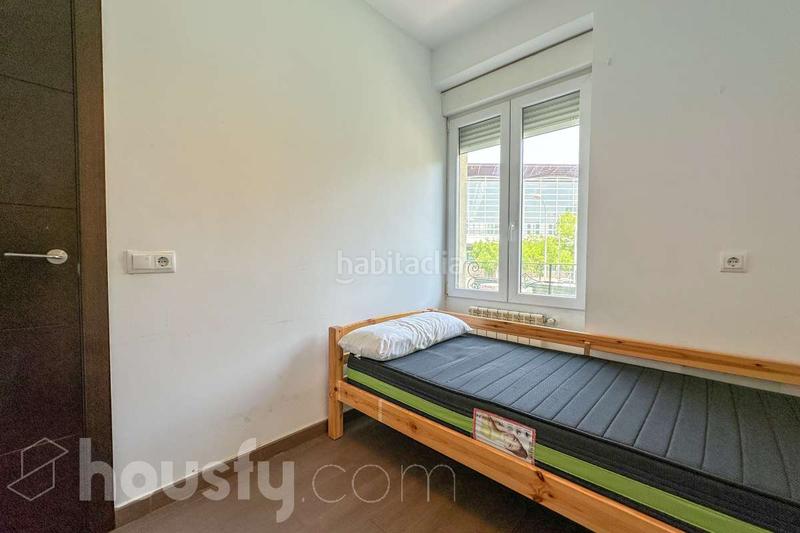 Foto 8c67d5be-be36-470d-ae9e-fb9cd6d088c4. Piso en calle del general lacy . en Palos de Moguer Madrid