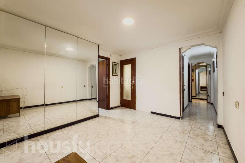 Foto 2c9ff1ee-107c-48c2-8068-3a236bcc3271. Pis a calle natzaret . a Llefià Badalona