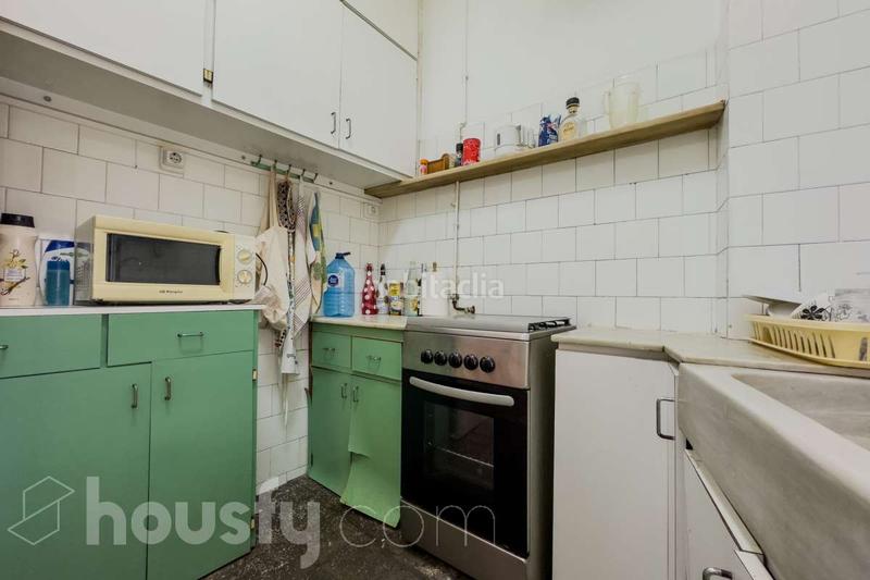 Foto 3243f1fb-2c27-4272-9e41-94a2e4a6d523. Pis a carrer de santa anna . a Gòtic Barcelona