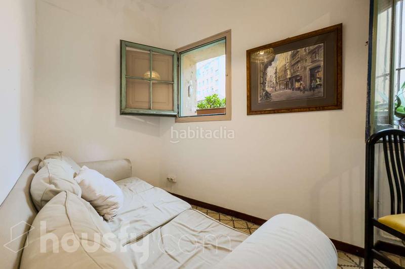 Foto 65c48357-961a-4ab9-b84f-f1a8628e96e7. Pis a carrer de santa anna . a Gòtic Barcelona