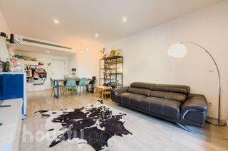 Etagenwohnung in Carrer can trias .
