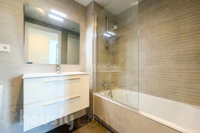 Foto cab57f2b-fd38-483d-9126-6bb875dfbc2c. Pis a carrer can trias . a Santa Eulàlia Hospitalet de Llobregat (L´)