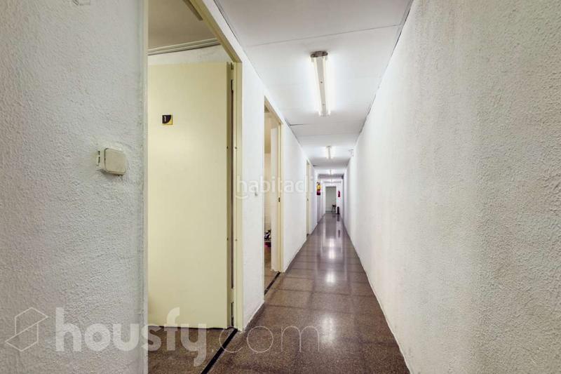 Foto f7c1c82b-b789-4381-a1a1-54dc1f373a24. Local comercial en travessera de les corts . en Sant Ramon - Maternitat Barcelona