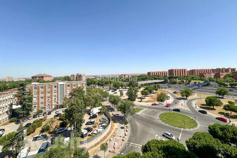 Foto ba3fa9bf-b34e-4652-ac86-254416bab33d. Piso en calle de la tacona . en Fontarrón Madrid