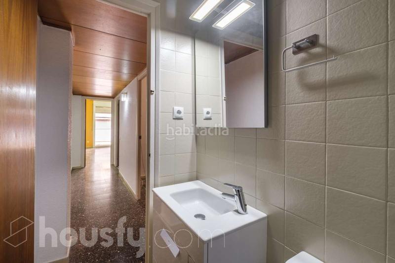 Foto ab8a02fd-bd8b-4c65-b5a8-3b0a5cd23c70. Piso en carrer vilapicina . en Vilapicina - Torre Llobeta Barcelona