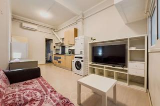 Ground floor in Carrer violant d'hongria .