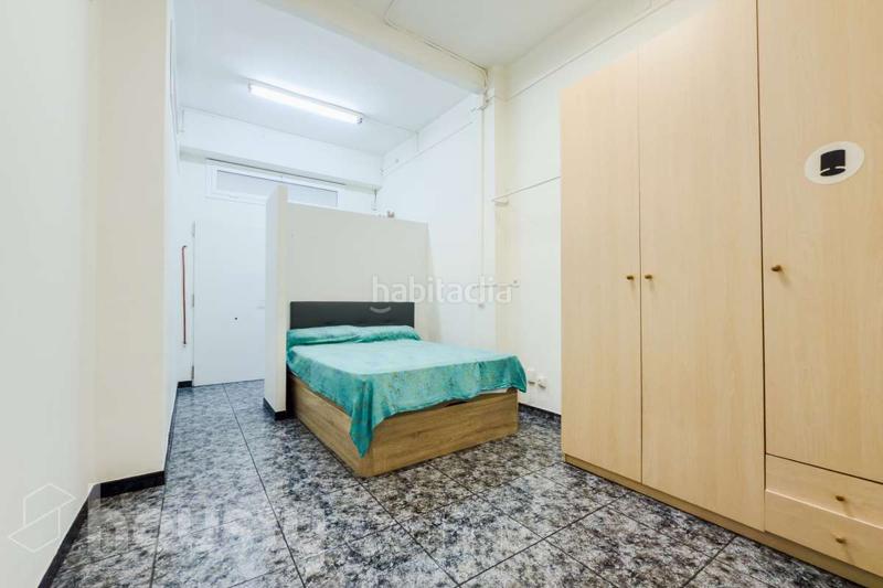 Foto b9a02f85-58ac-465d-b102-6c26fd0aefe0. Piano terra in carrer violant d'hongria . in Sants-Badal Barcelona