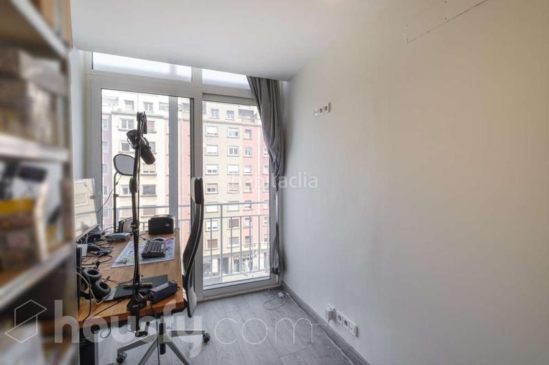 Foto f693a061-73e7-4f9d-b0da-ce9f26f23c48. Piso en avinguda del paral·lel . en Raval Barcelona