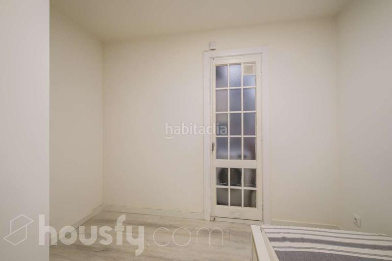 Foto baed59f5-8e36-44ff-a96f-a98332e48e4c. Piso en carrer del segle xx . en Guinardó Barcelona