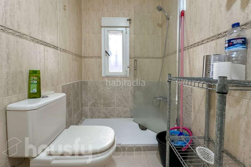 Foto 28f18a1c-22ac-40c1-afbb-a53f2c3bd0dc. Casa en calle de arnedillo . en Montecarmelo Madrid
