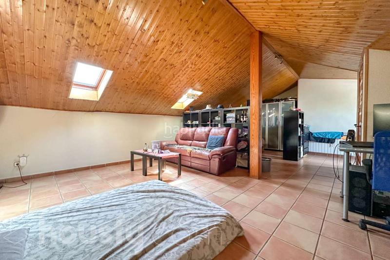 Foto b3f4d5ad-cfb3-4fd1-8c40-bf26b67cd204. Casa en calle de arnedillo . en Montecarmelo Madrid