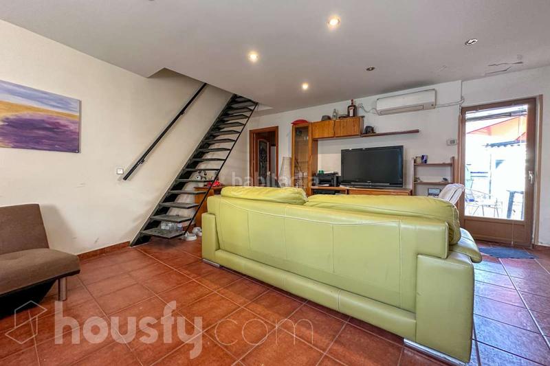 Foto d4fa5e7b-e56b-46c5-b25c-fded3192723f. Casa en calle de arnedillo . en Montecarmelo Madrid