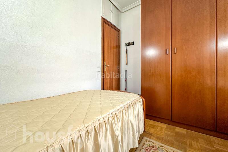 Foto c2311f8b-e9ff-4b8b-b0d3-059beb0be5c3. Piso en av. San Fermín . en San Fermín Madrid
