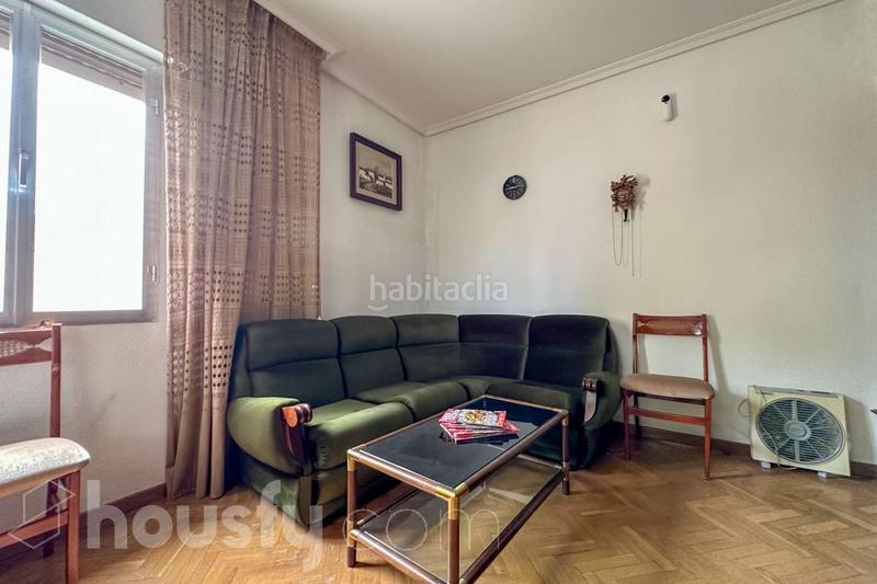 Foto e8e44a45-7630-41f8-9987-afb127554c8a. Piso en av. San Fermín . en San Fermín Madrid