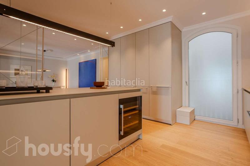 Foto bb63cfab-b8a9-4ccc-ab10-c7a380a392dc. Flat in passeig de colom . in Gòtic Barcelona