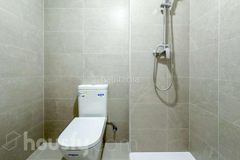 Foto 2aac0fc6-eab8-4b72-895c-bd3532953cb3. Piso en calle del labrador . en Acacias Madrid