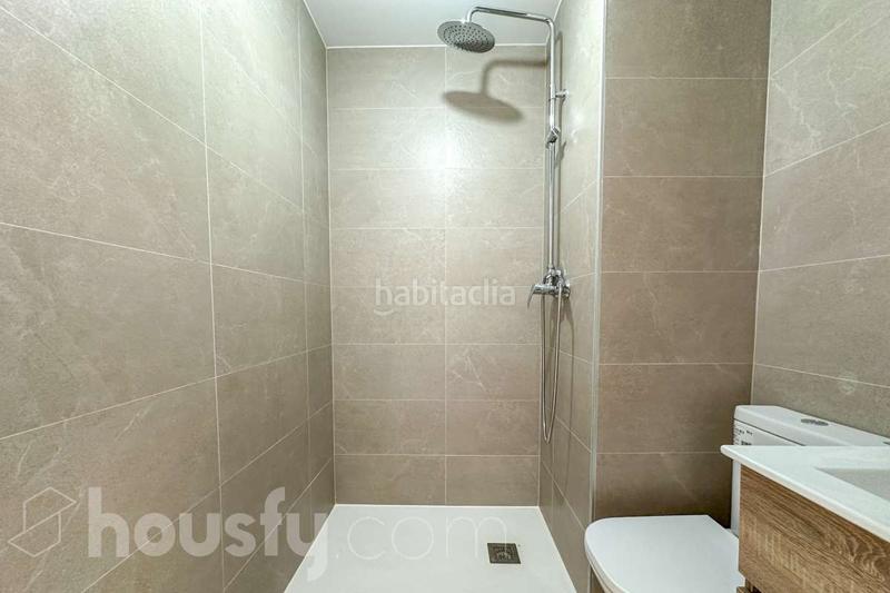 Foto 2fe14ff6-e342-4b33-9183-ba6abf76ba66. Piso en calle del labrador . en Acacias Madrid