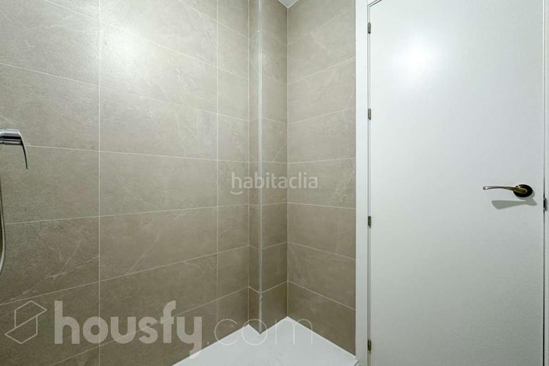 Foto dfac5fe9-13ae-4147-9b10-29bfb56d2065. Piso en calle del labrador . en Acacias Madrid