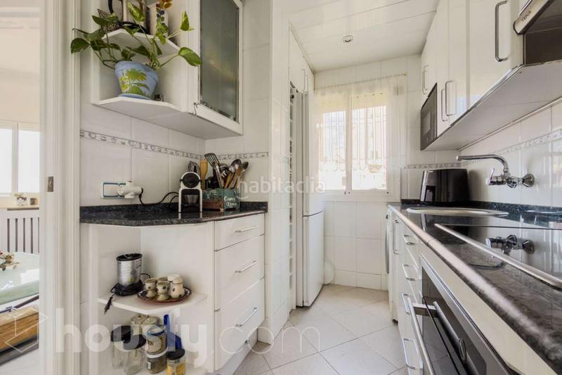 Foto 2aa57a0b-fee8-4bd0-904a-2580395dec5c. Piso en carrer del telègraf . en Guinardó Barcelona