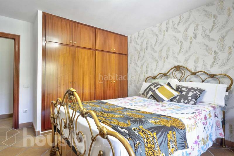 Foto 0d9ee177-8cc9-4737-abba-6e070a5e83b9. Casa pareada en carrer de lleó . en Ca n´Oriol Rubí