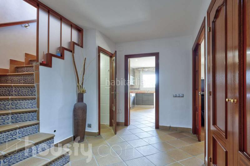 Foto 95f8a1fb-3efa-4554-af4d-ebd25d2da3a0. Casa pareada en carrer de lleó . en Ca n´Oriol Rubí
