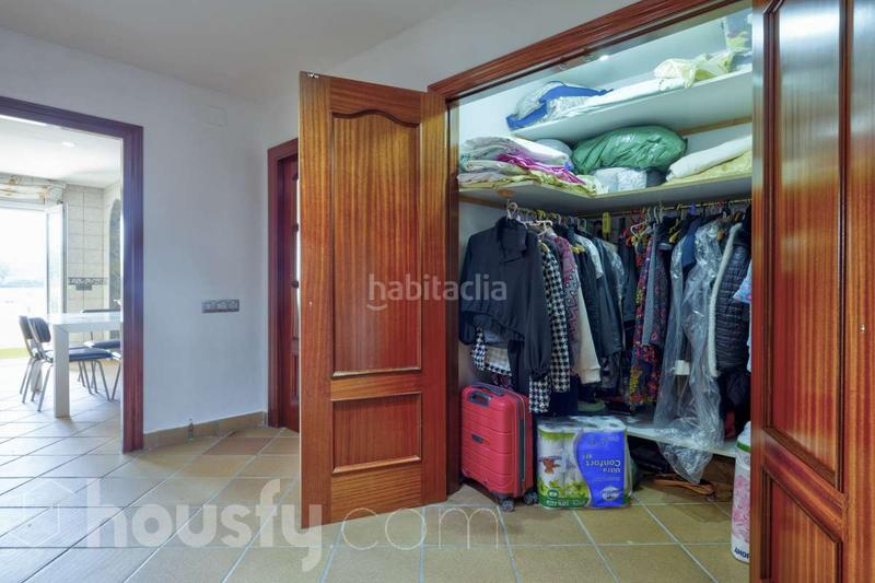 Foto 9b9f01d0-33e4-4f12-8228-1cee7109cd5f. Casa pareada en carrer de lleó . en Ca n´Oriol Rubí