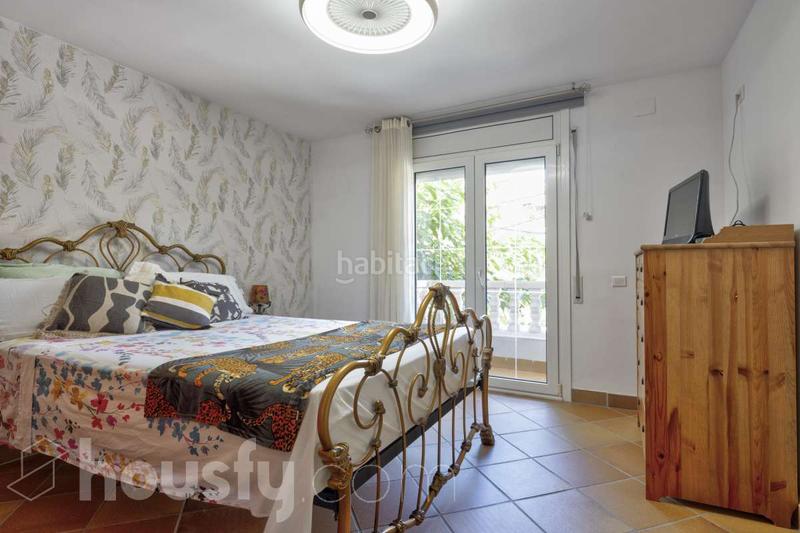 Foto a6cda60d-94bb-4827-b27b-cd174fdc2507. Casa pareada en carrer de lleó . en Ca n´Oriol Rubí