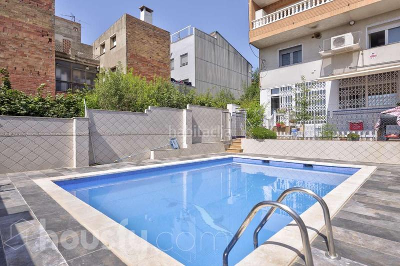Foto c3014ce4-011d-4de0-97ca-0cba854752aa. Casa pareada en carrer de lleó . en Ca n´Oriol Rubí