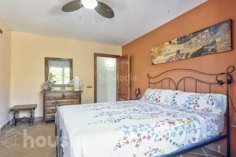 Foto c55088e9-3b5d-45fc-8ff5-ef698a7e36c4. Casa pareada en carrer de lleó . en Ca n´Oriol Rubí