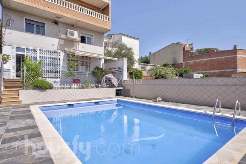 Foto d31b87f0-7af9-4dd8-b9c0-89879c9fe5b9. Casa pareada en carrer de lleó . en Ca n´Oriol Rubí