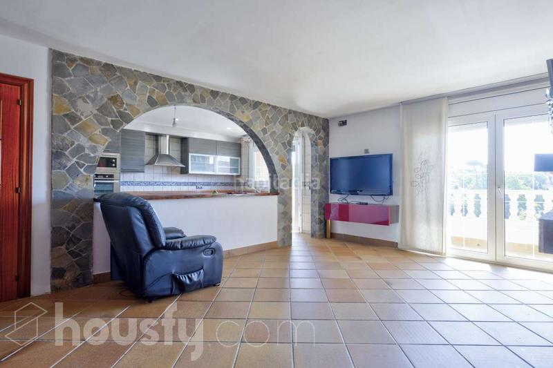 Foto dcd4ea2f-c195-4ce5-9690-6569ac384e3a. Casa pareada en carrer de lleó . en Ca n´Oriol Rubí