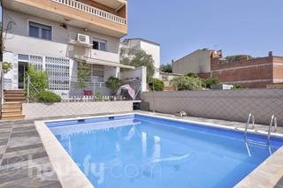 Towny house in Carrer de lleó .