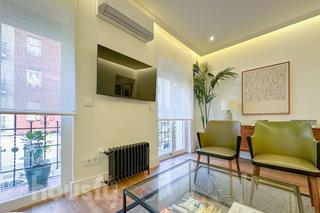 Flat in Calle de la santísima trinidad .