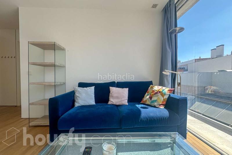 Foto 3f637bc0-552c-48ac-ae79-fc0d75e331e2. Appartement dans calle javier ferrero . dans Ciudad Jardín Madrid