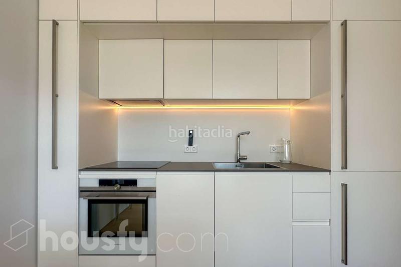 Foto 5646ca75-df47-49ad-b165-c9406a88f406. Appartement dans calle javier ferrero . dans Ciudad Jardín Madrid