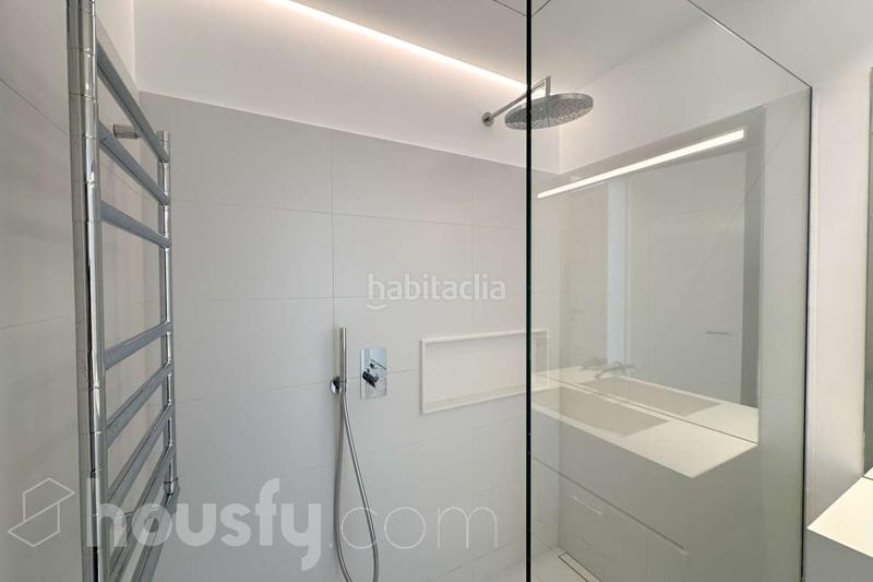 Foto 68931a30-a35a-4a4b-b901-f3bf59f356cd. Appartement dans calle javier ferrero . dans Ciudad Jardín Madrid