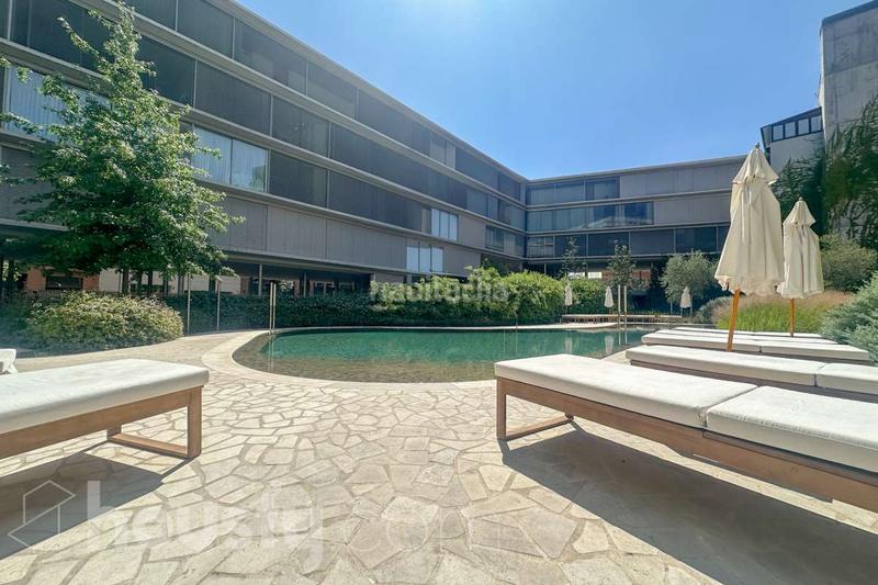 Foto c9d7d6d4-bd6e-4c8c-9ad8-ad3d3e5ca025. Appartement dans calle javier ferrero . dans Ciudad Jardín Madrid