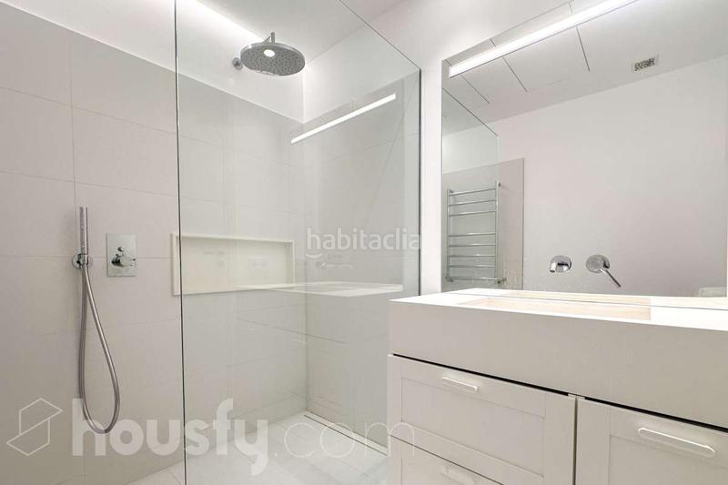 Foto 848d4bdf-f1a2-466a-a1e5-7141beb4b854. Piso en calle javier ferrero . en Ciudad Jardín Madrid