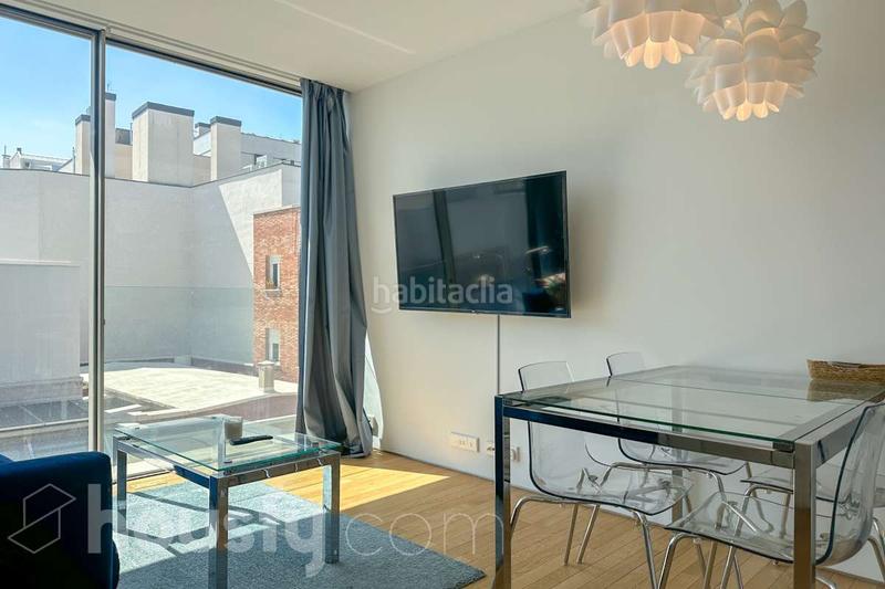 Foto 910a13ea-4129-4d80-a480-43190f2be7c2. Piso en calle javier ferrero . en Ciudad Jardín Madrid