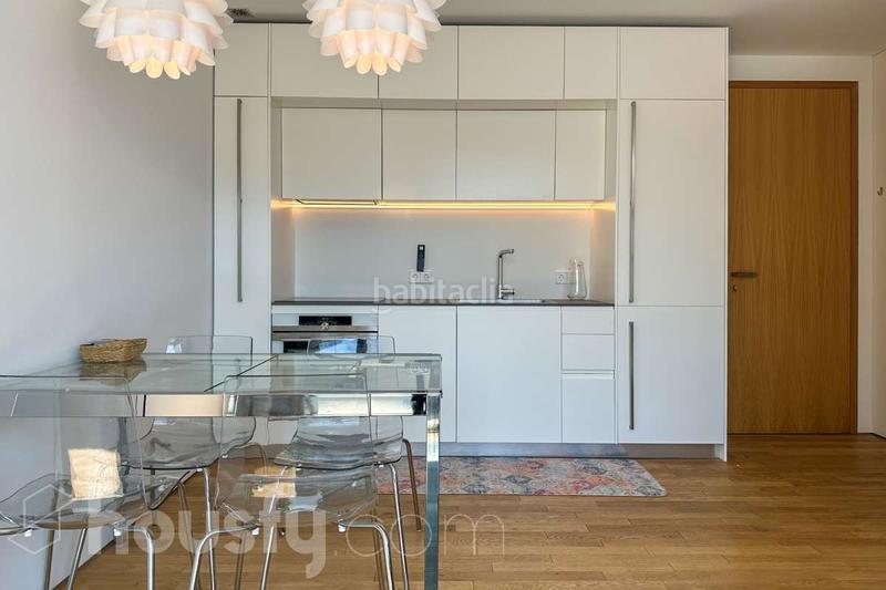 Foto f98d3ddc-e905-49fc-959a-43437c89a890. Piso en calle javier ferrero . en Ciudad Jardín Madrid