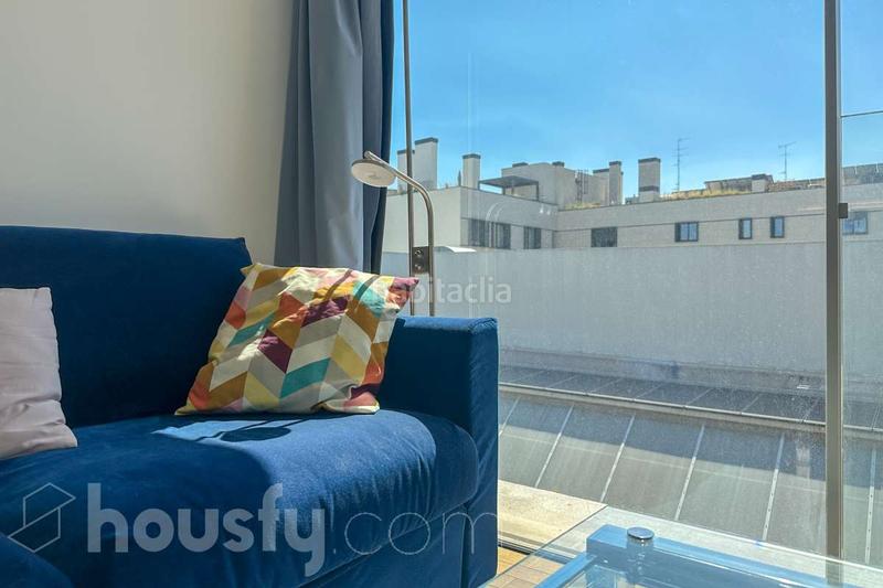 Foto fa8d8ab4-7f72-4038-a85c-c0d3568c44c9. Piso en calle javier ferrero . en Ciudad Jardín Madrid