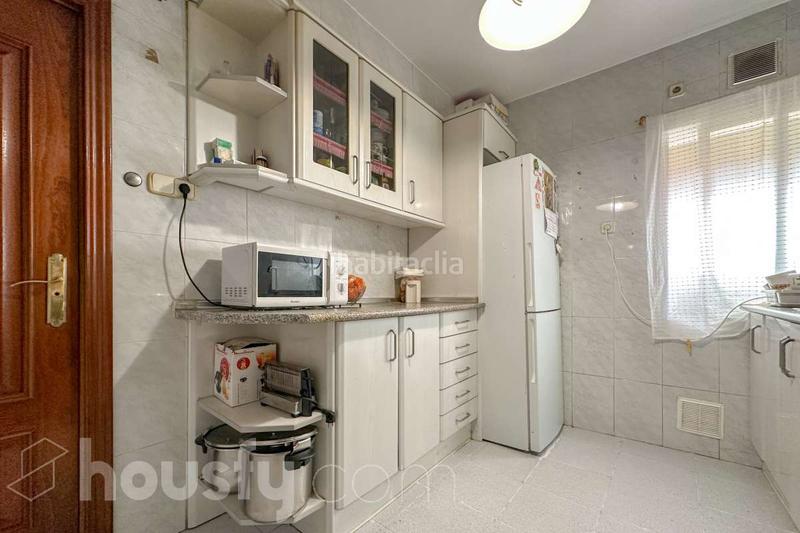 Foto 7629b1f1-510f-4469-9639-3ed7de38046e. Erdgeschoss in calle lópez de hoyos . in Colina Madrid