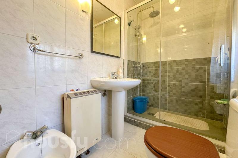 Foto 9876dd3c-405b-43b5-b43a-0e1c2eba8649. Erdgeschoss in calle lópez de hoyos . in Colina Madrid