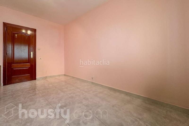 Foto a9222b0a-a284-4e8f-8b8a-4d6102477773. Erdgeschoss in calle lópez de hoyos . in Colina Madrid