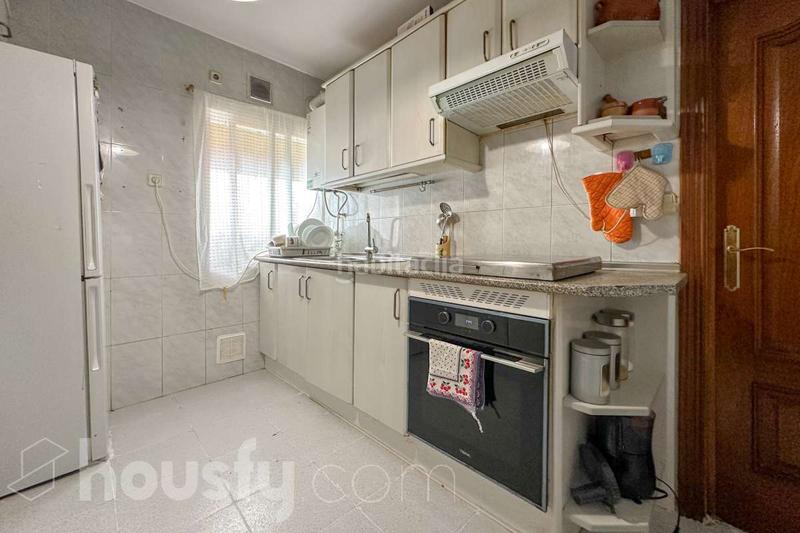 Foto c73649d0-9549-4d66-a6da-e7415b294f62. Erdgeschoss in calle lópez de hoyos . in Colina Madrid